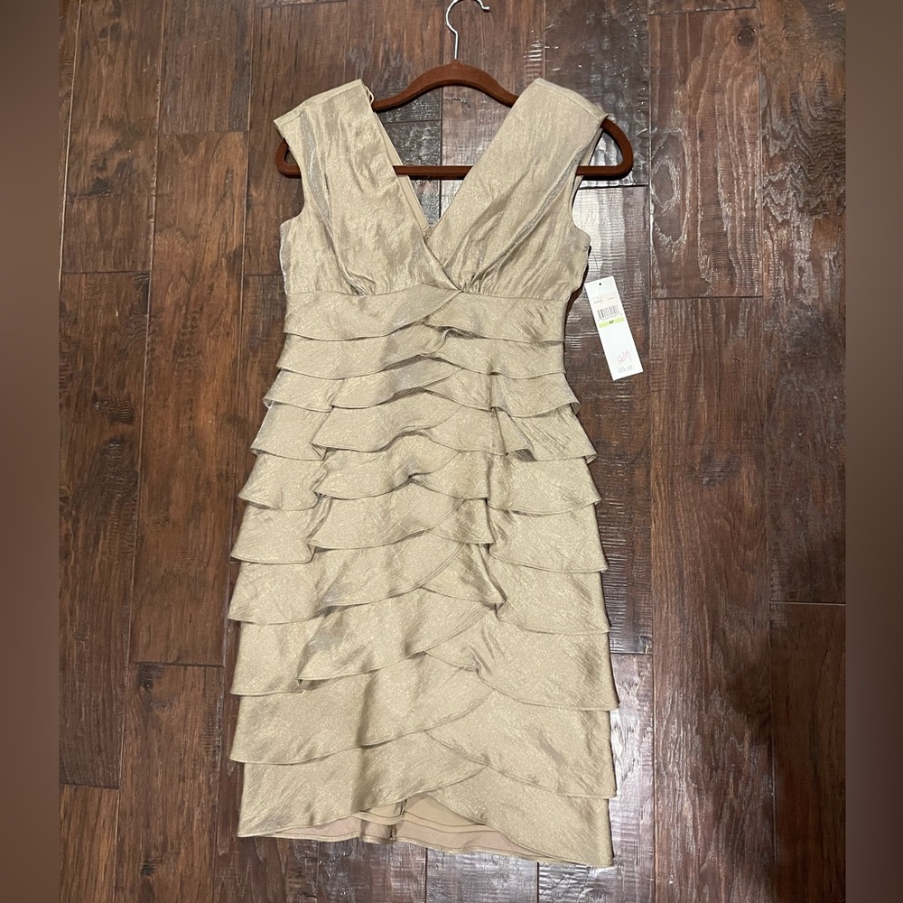 London times gold cocktail dress NWT size 4P